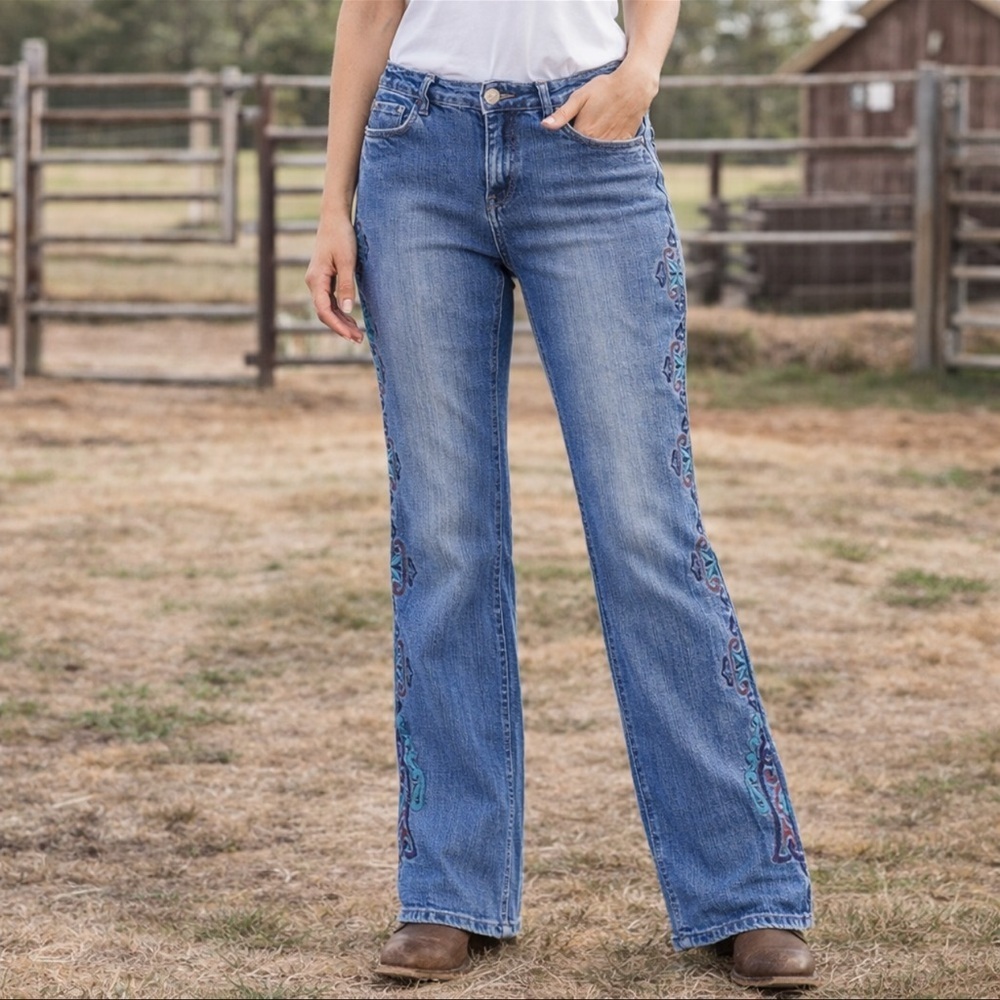 A.M.I. Women’s Bootcut Jeans Size 8 Embroidered Western Boho Denim - Picture 2 of 8